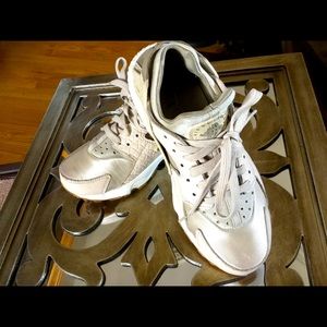 Ladies Huarache Nike Runners size 7